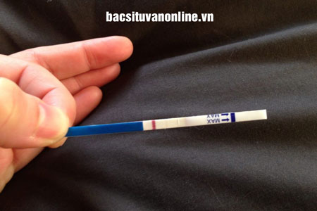 Trễ kinh 20 ngày thử que 1 vạch có thai không?